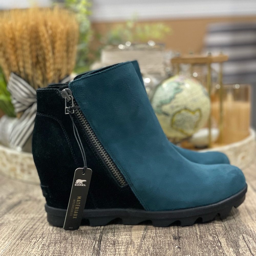 Sorel Teal and Black Suede Wedge Winter Boots